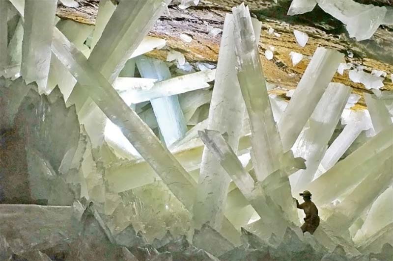 Уникальная пещера в Мексике, которая богата кристаллами огромных размеров