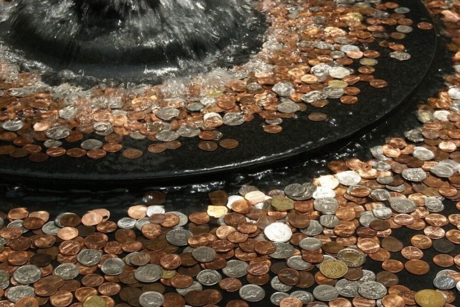 Монеты в фонтане