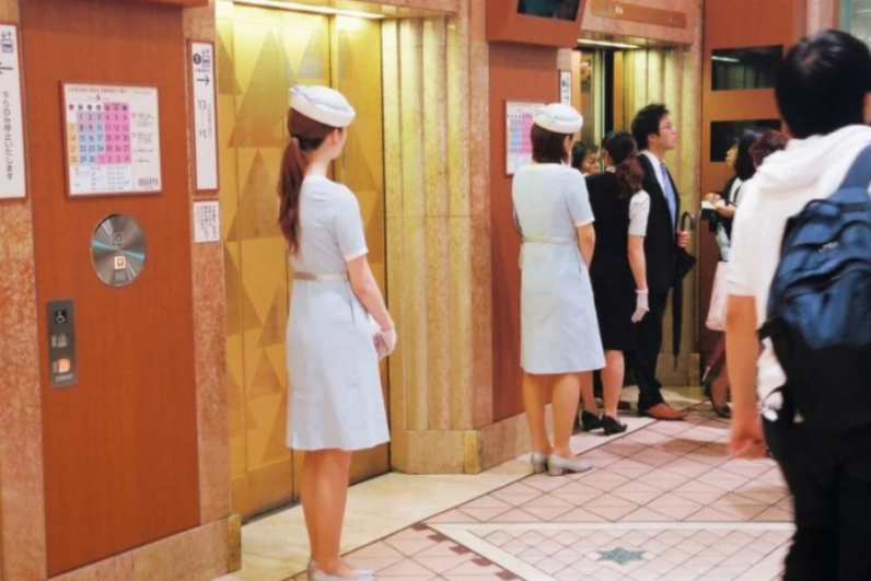 Лифт в Японии