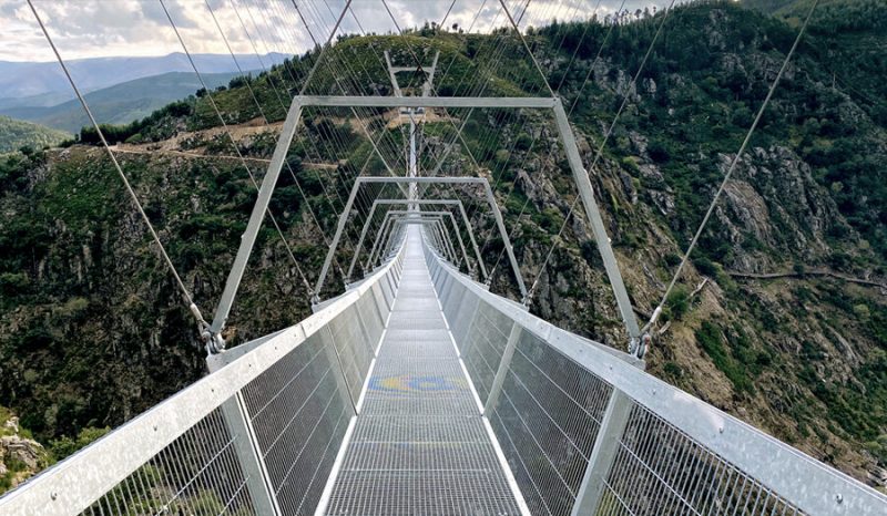 Подвесной мост в Португалии
