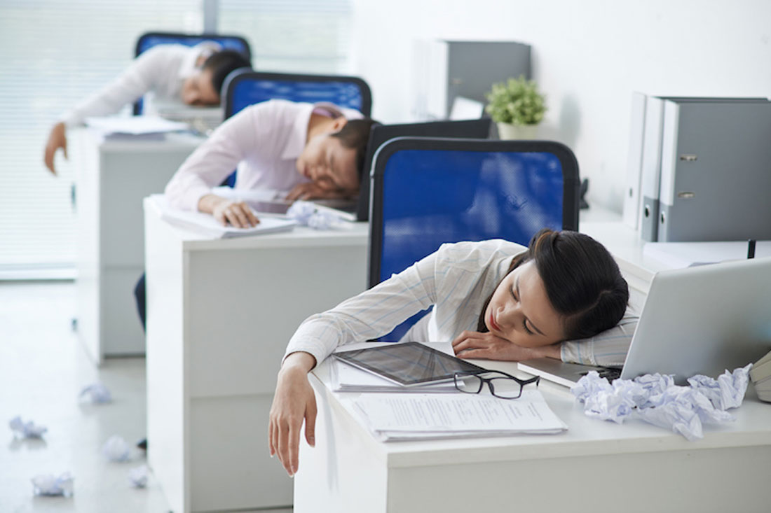 Японцы спят на работе