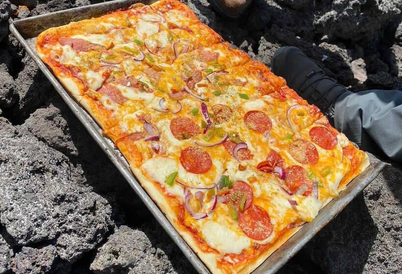 Пицца испеченная на лаве вулкана