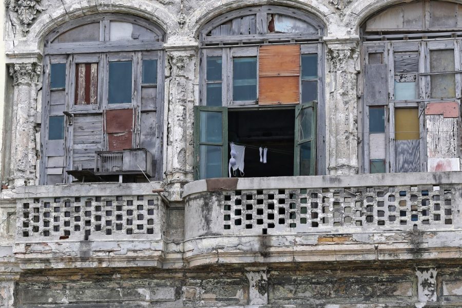 На Кубе не ставят стекла в окна