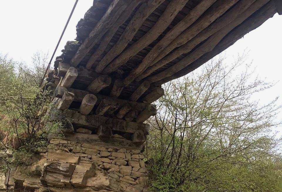 200-летний деревянный мост в Дагестане