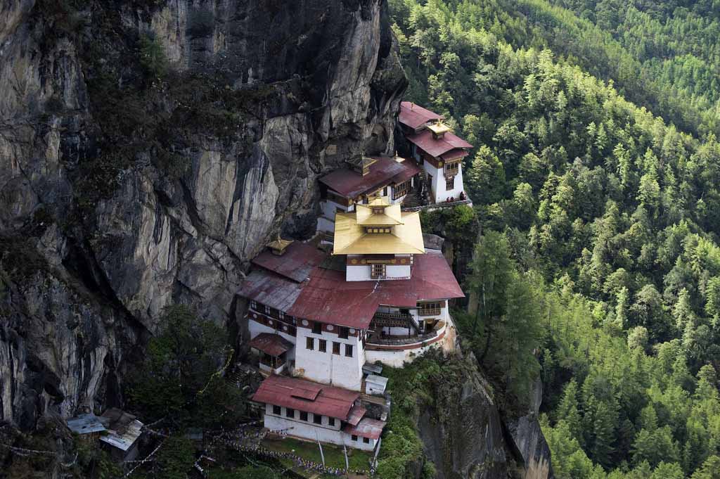 Монастырь на скале