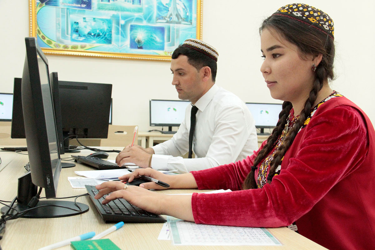 Студенты в Туркменистане