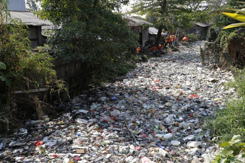 Загрязнение пластиком в Индонезии