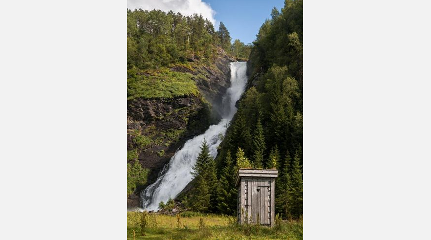 Туалет у водопада Гульдефоссен Норвегия