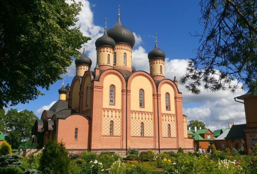 Эстонский Пюхтицкий Успенский женский монастырь