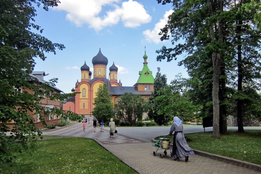 Эстонский Пюхтицкий Успенский женский монастырь