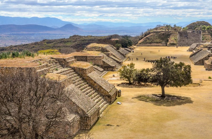 Древний комплекс Монте-Альбан в Мексике