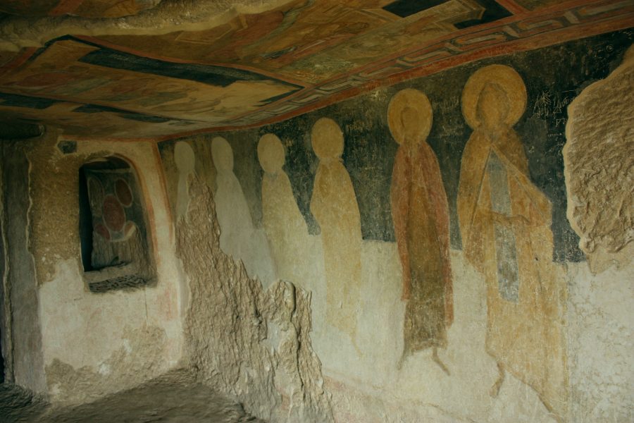 Церковь в скале в Болгарии