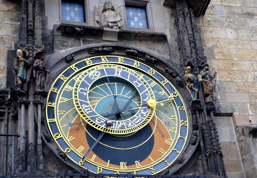 Око дьявола часы на ратуше в Чехии