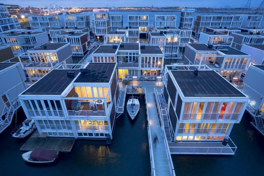 Плавающий жилой комплекс в Амстердаме
