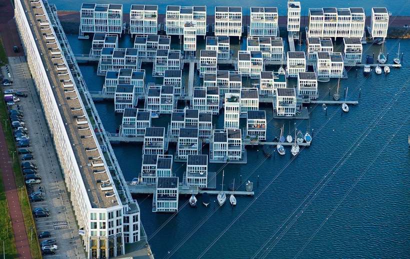 Плавающий жилой комплекс в Амстердаме
